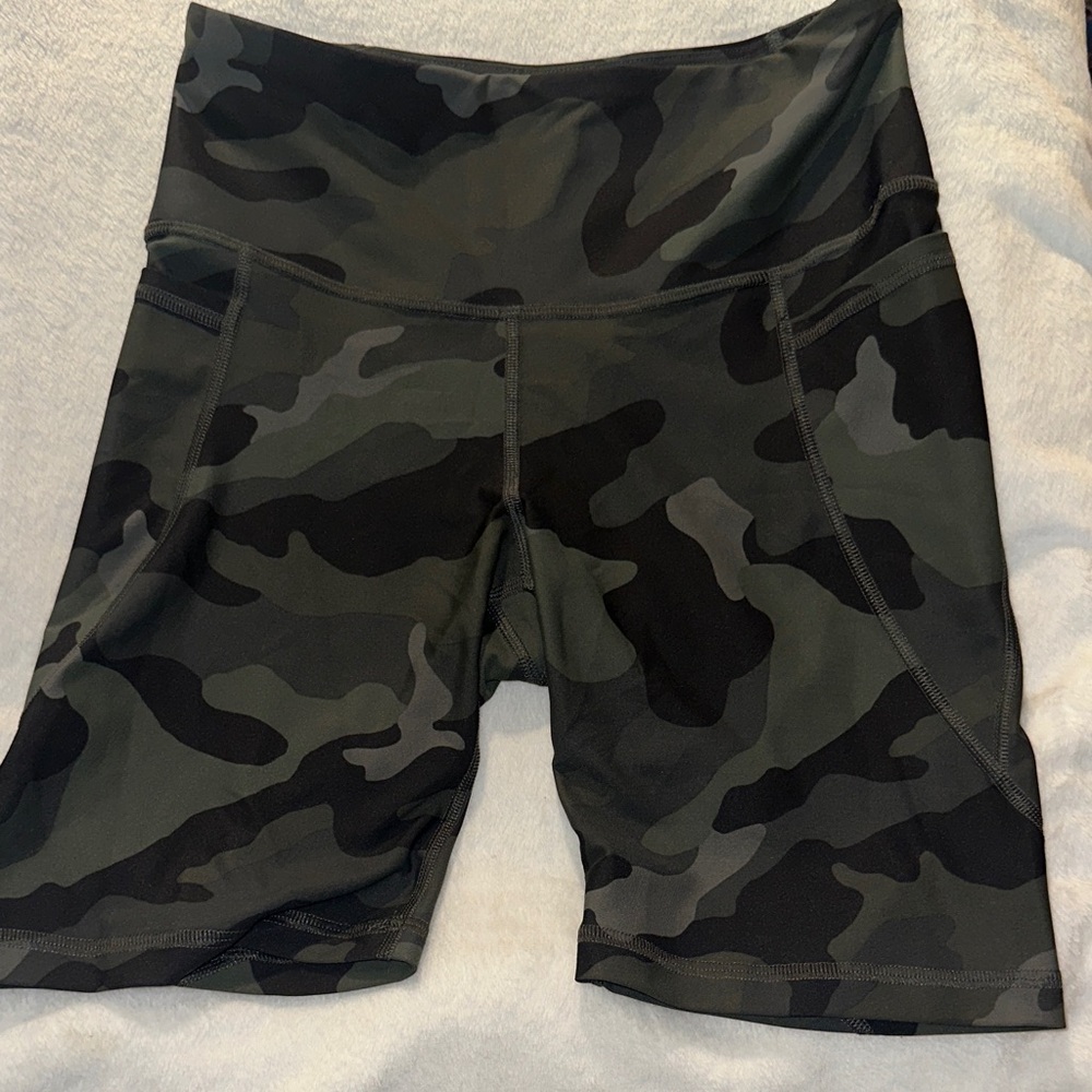 Old Navy Women's Black Camo Bike Shorts